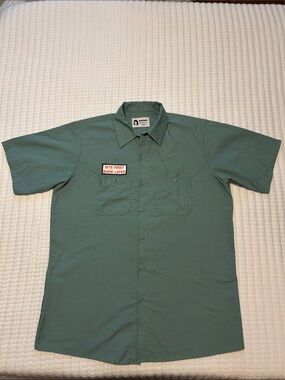 Momformal Short-Sleeve Button-Down Shirt in Sage Green with Patch Large